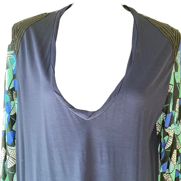DO v-neck tunic in S/M, never worn - Picture 2 of 12